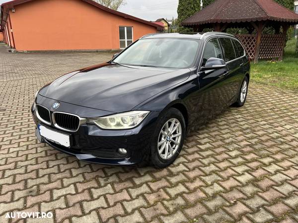 BMW Seria 3 320d DPF Touring Aut. - 4