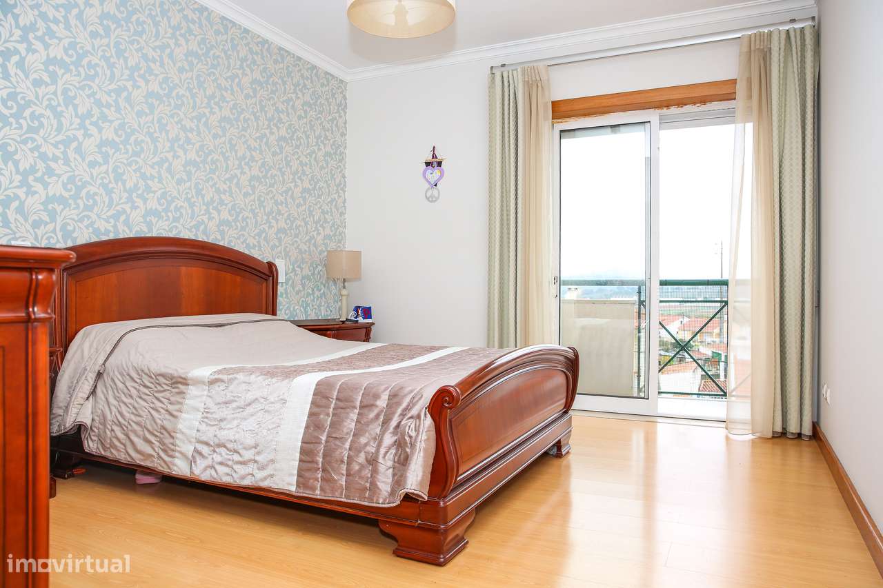 Excelente apartamento T3 com 111m2 no centro da Abrigada-30