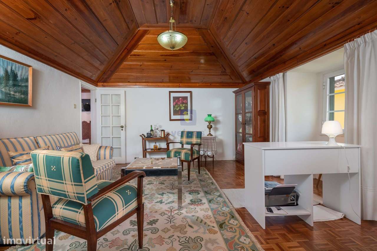 Moradia com Glamour! T4 com Garagem e Terraço no Centro de Vidais-15