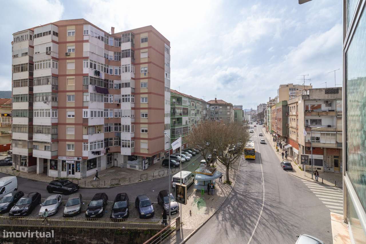 APARTAMENTO T3 | C/ ARRECADAÇÃO | ODIVELAS-23