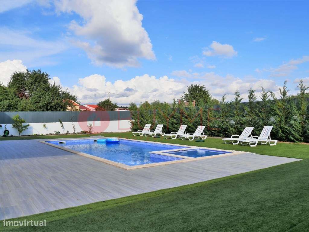 Moradia T6 Isolada com Piscina no Centro de Almancil - Grande imagem: 5/34