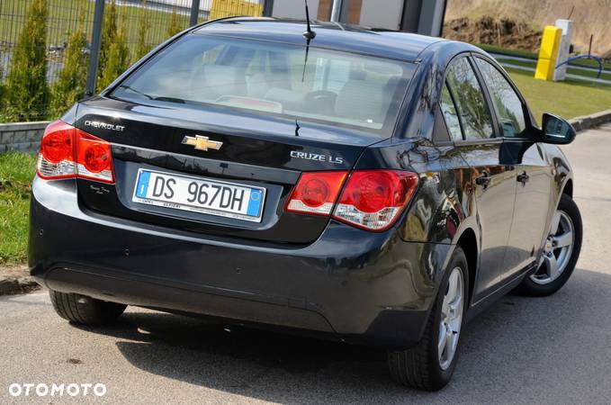 Chevrolet Cruze 1.6 LS - 4