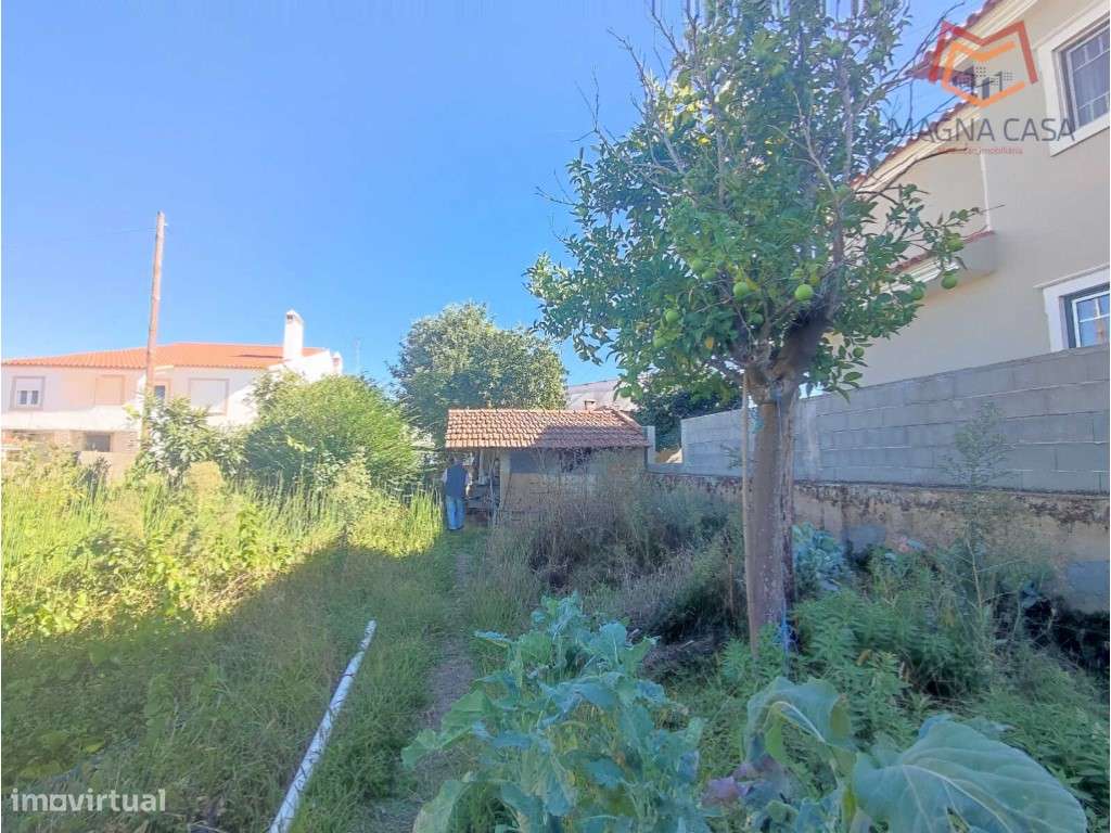 Moradia em Propriedade Total com 3 apartamentos T3, + 1 apartamento...-26