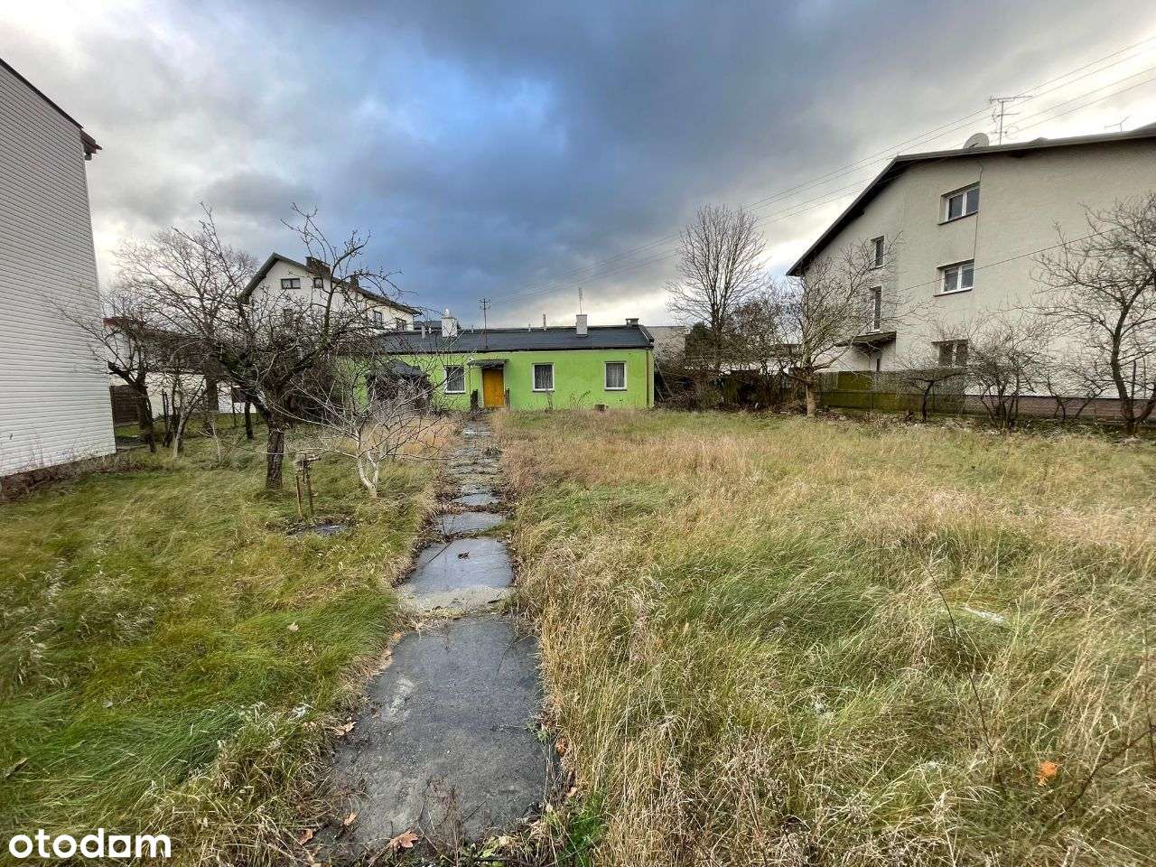 Działka z domem w atrakcyjnej lokalizacji