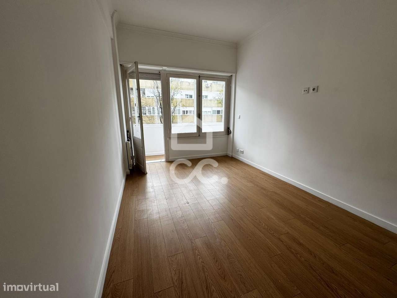 T2 Moderno e Luminoso em Benfica – Pronto a Habitar!-14