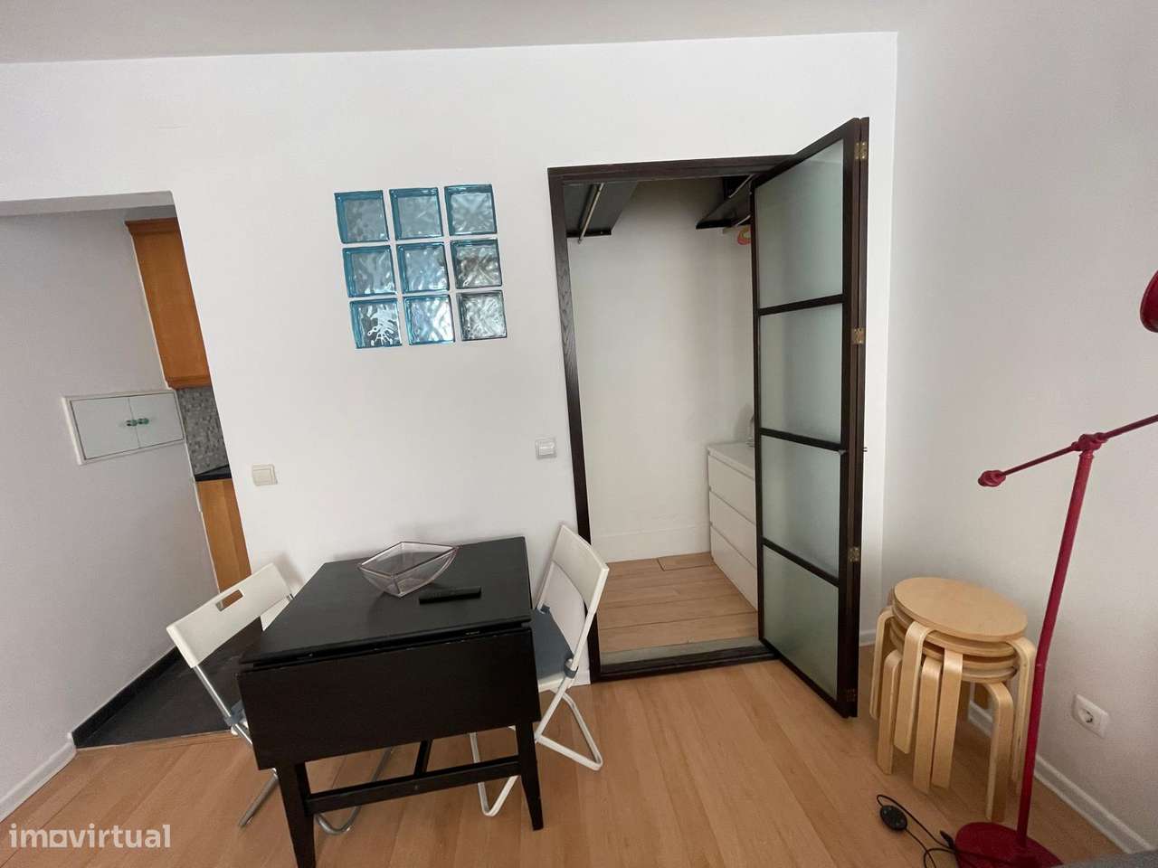 T1 na Graça, Lisboa, com design e luminoso - Grande imagem: 3/17