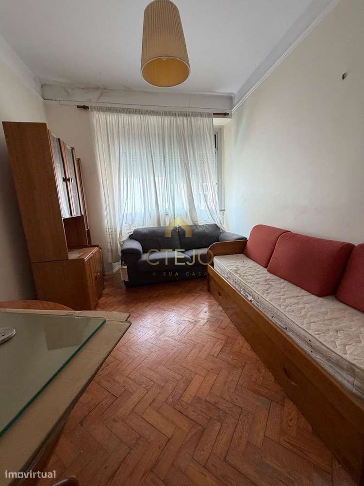 Apartamento T3 com vistas urbanas em Penha de França, Lisboa-9