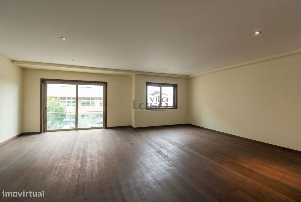 Moradia Nova T4 Centro de Vila Nova de Gaia garagem para 3 carros - Grande imagem: 4/26