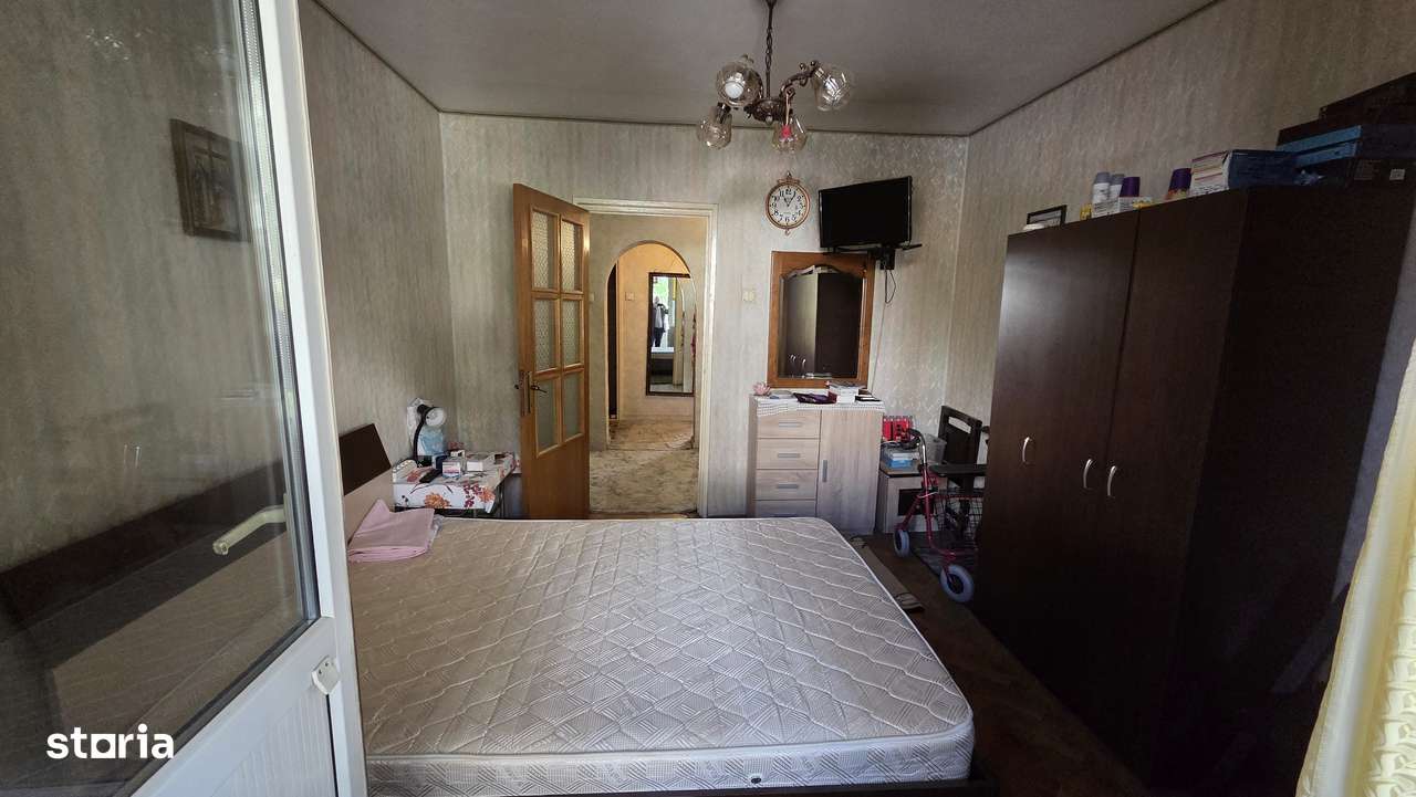 Pod Butelii, apartament 3 camere, decomandat, 70 mp, etaj 2/4-3