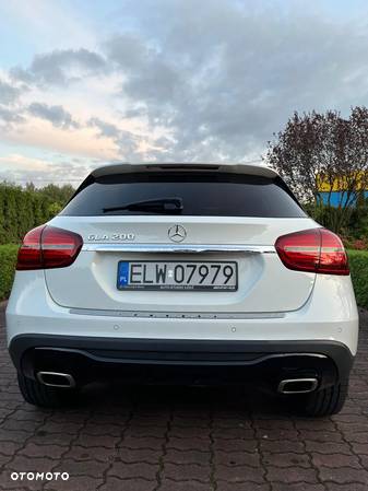 Mercedes-Benz GLA 200 7G-DCT - 5