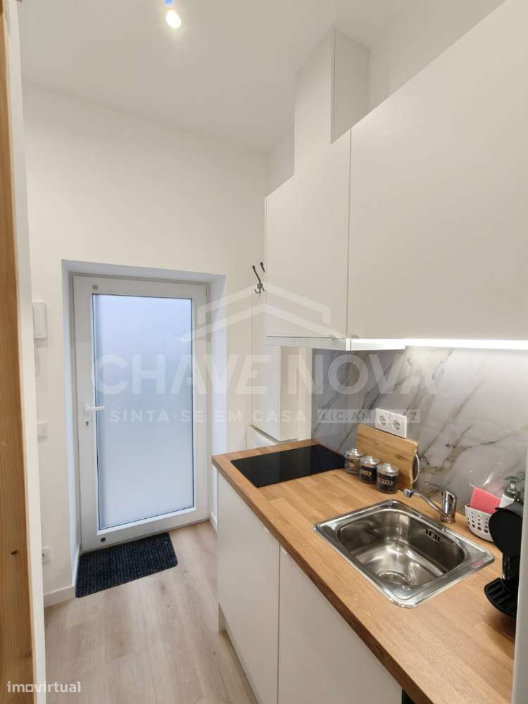 Moradia T1 Renovada mobilada e equipada em Campanha Porto-12