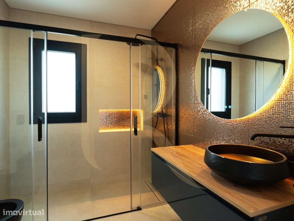 Apartamento T3 com elevador e arrecadação em remodelação total em M...-10