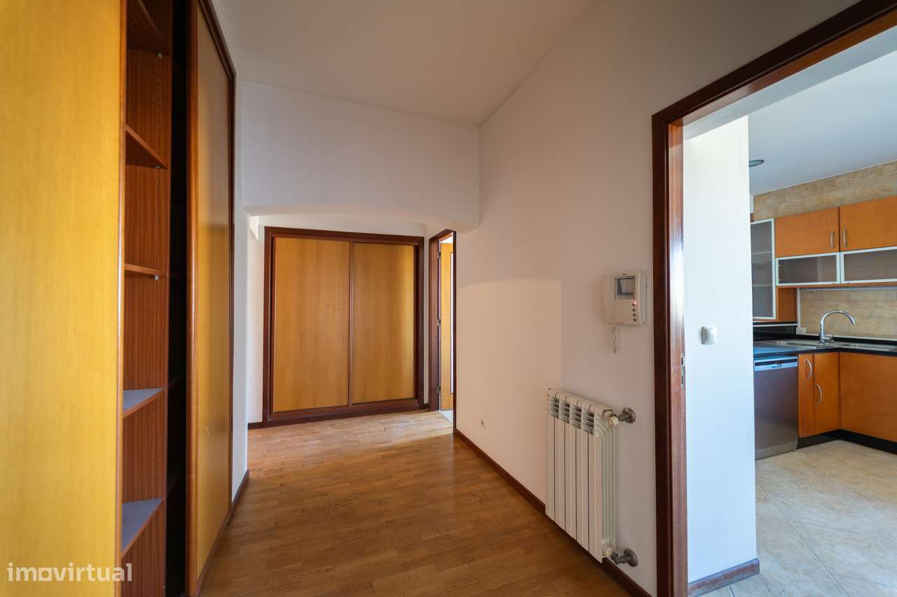 T5 Penthouse na Av Fernão Magalhães - Centro do Porto com Terraço-24
