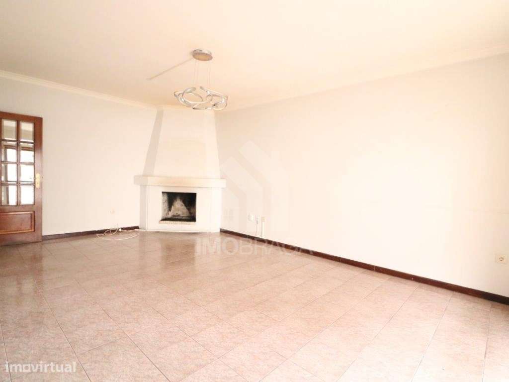 Venda de Apartamento T3 em Lomar-11