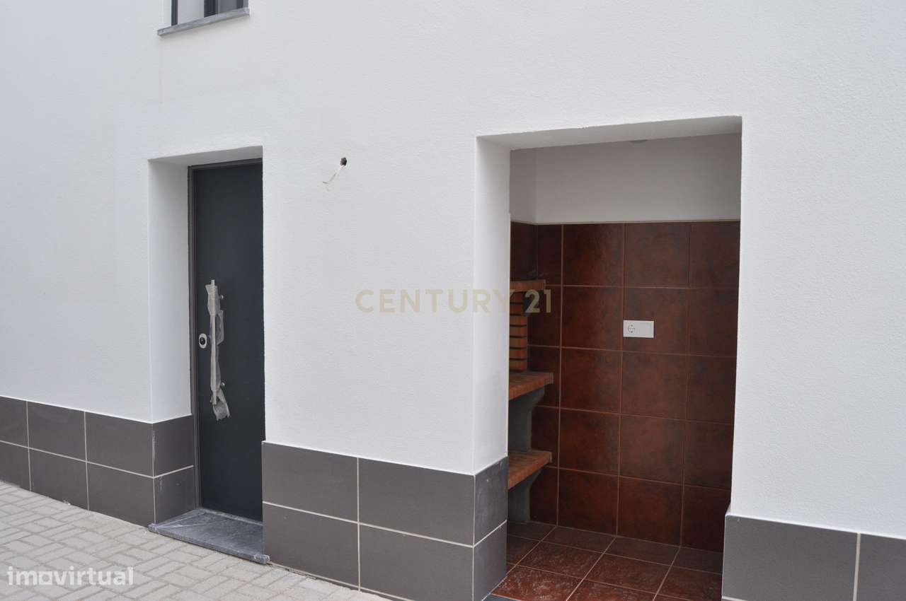 Moradia T4+1 Contemporânea com Piscina-40