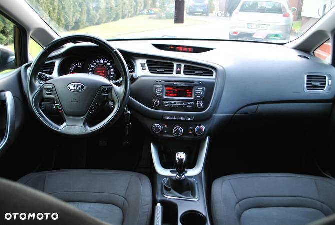 Kia Ceed 1.4 CVVT SW Vision - 16