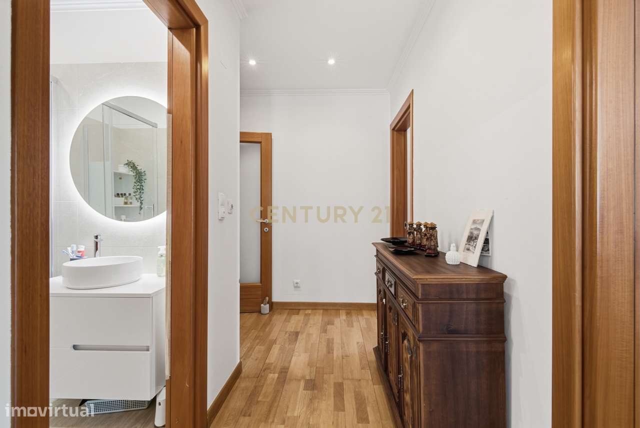 Elegante Apartamento T3 no Estoril com Box Fechada para 3 carros a pou-22