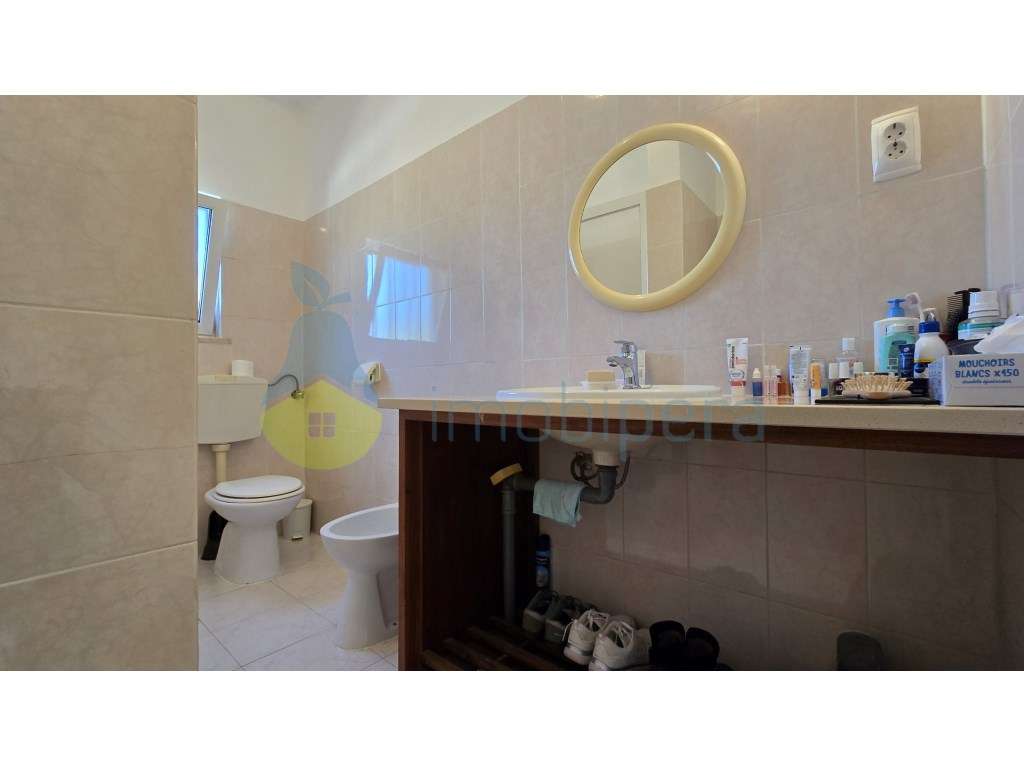 Moradia V4 com piscina e uma vista deslumbrante-13