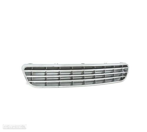 GRELHA FRONTAL PARA AUDI A3 96-03 CROMADA - 1