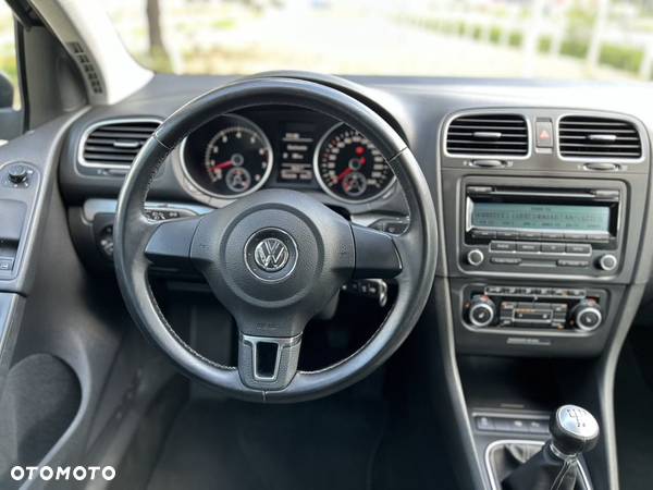 Volkswagen Golf - 8