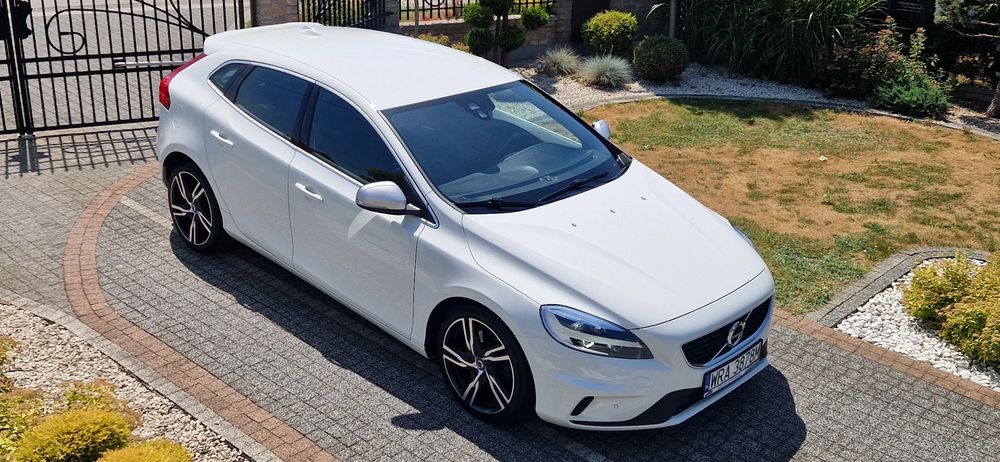 Volvo V40 II (2012-) D3 Geartronic R Design 2016