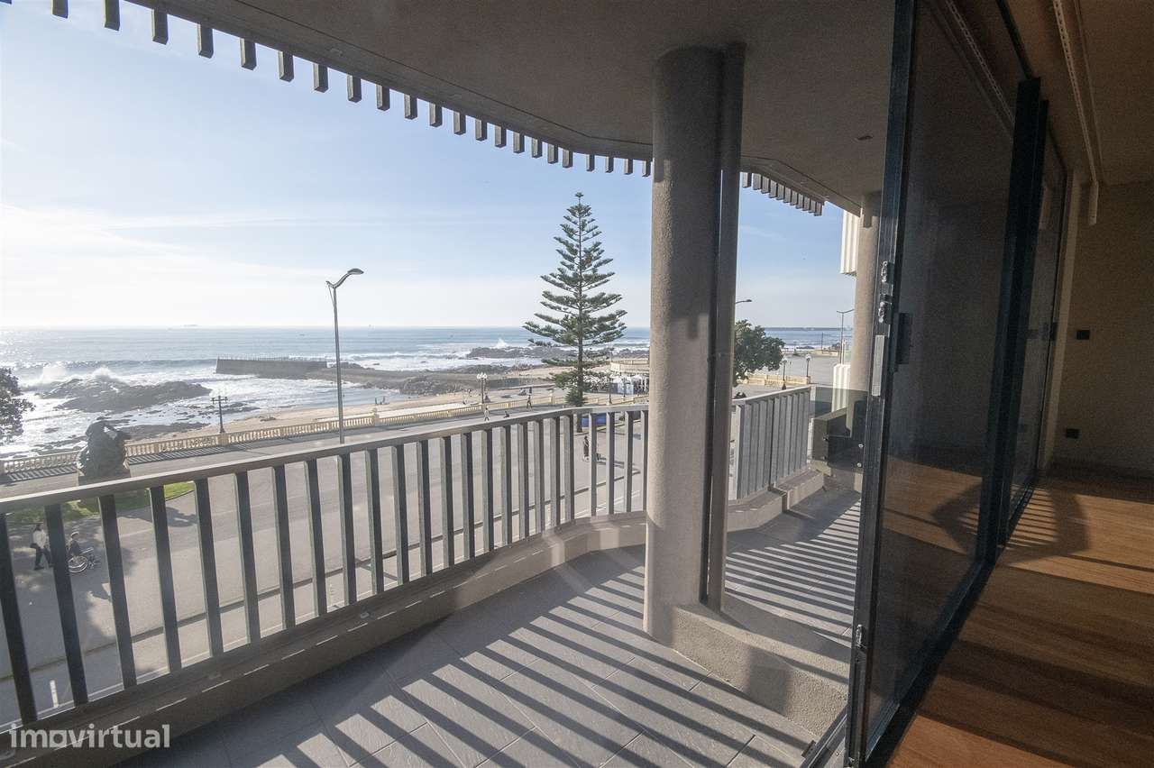 T3 c/ varanda p/ o mar na Av. Brasil na Foz do Douro - Grande imagem: 3/36
