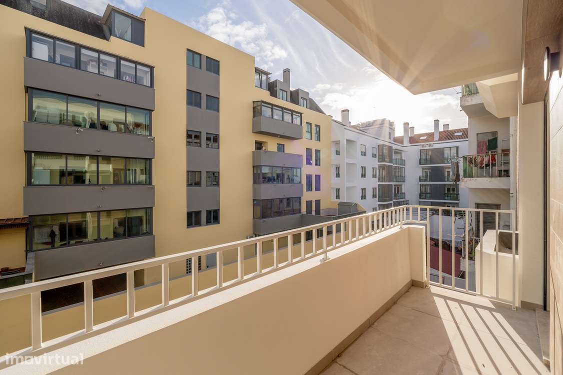 T2 Como Novo com Garagem e Varanda – Centro da Cidade - Grande imagem: 3/21