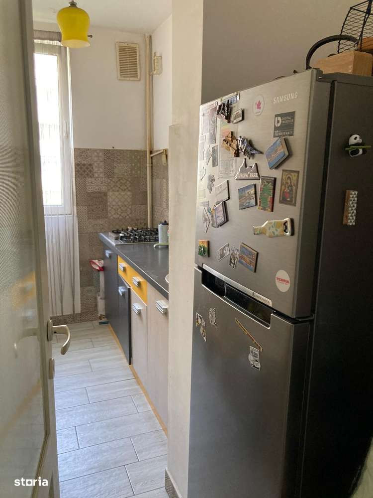 Apartament cu 4 camere, balcon si loc de depozitare