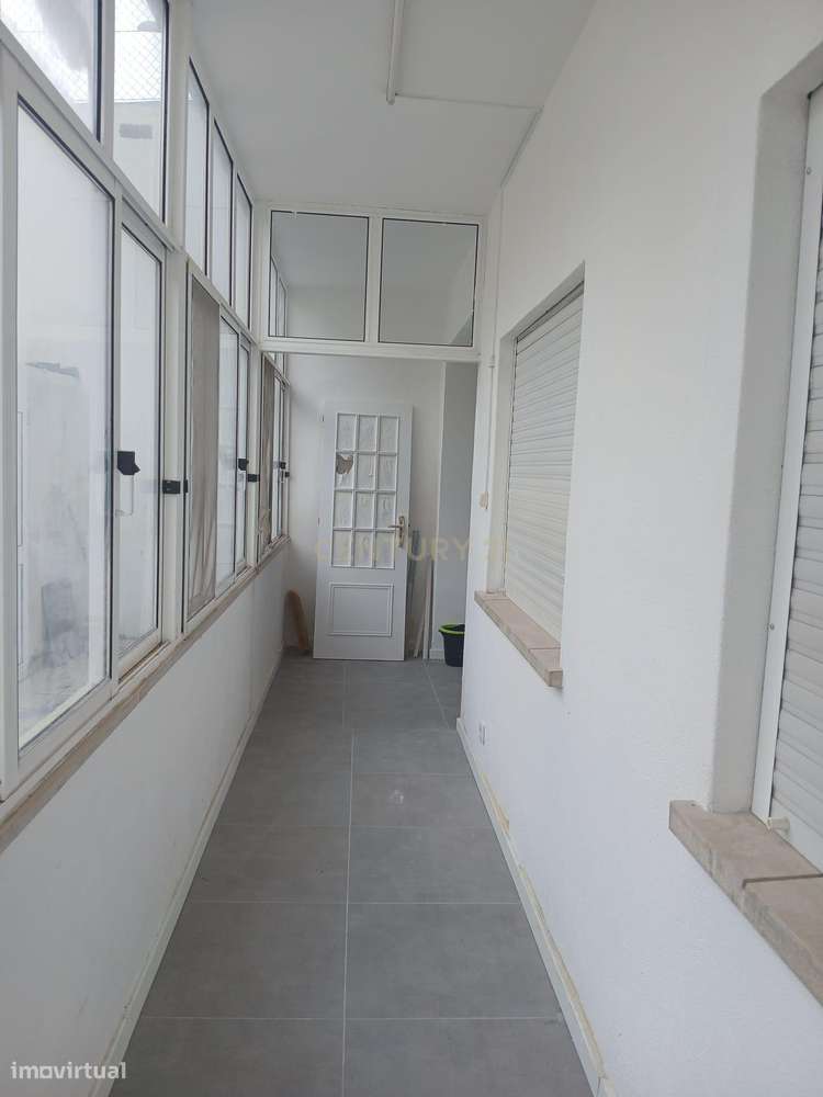 T3 em Almada com logradouro/ Excelente Localização - Grande imagem: 3/27