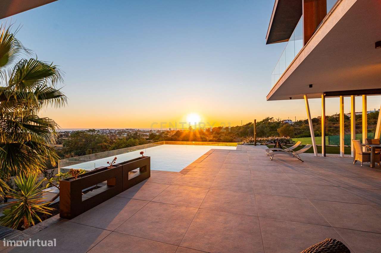 Villa de Luxo com 5 quartos e Vista Mar Panorâmica-7
