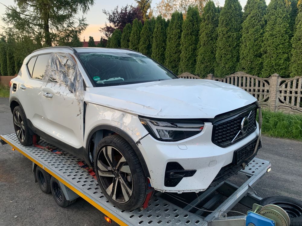 Volvo XC40 B4 B DKG Ultimate Dark 2024