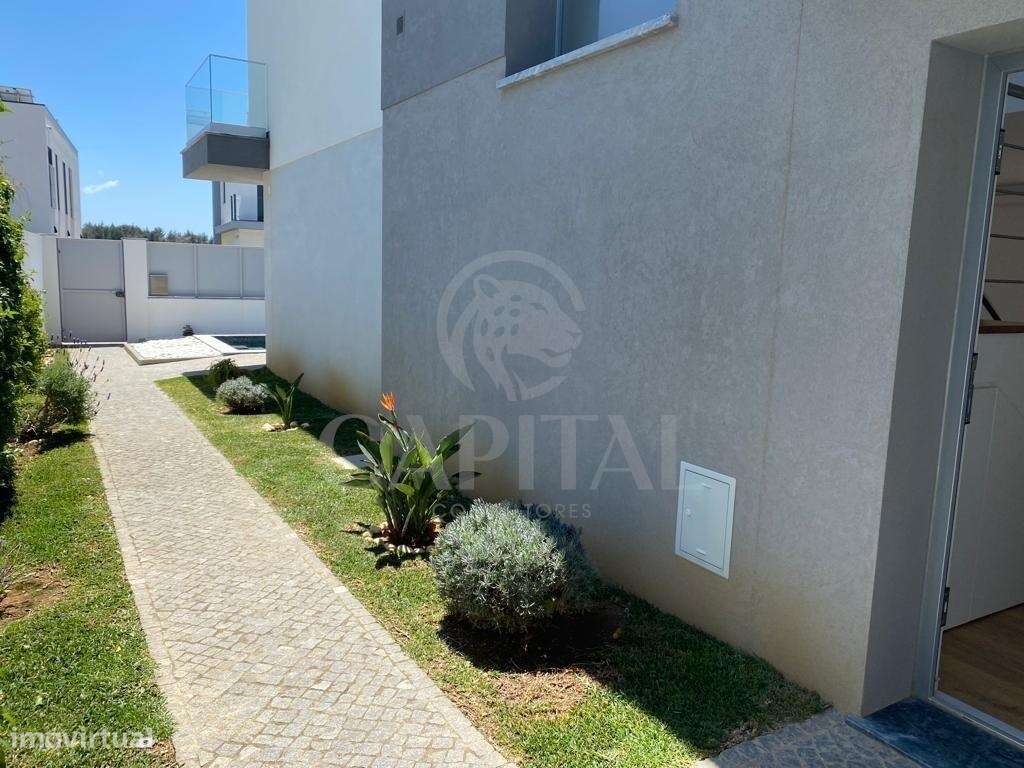 MORADIA T4 CONTEMPORÂNEA NO ZAMBUJAL, ALCABIDECHE-15