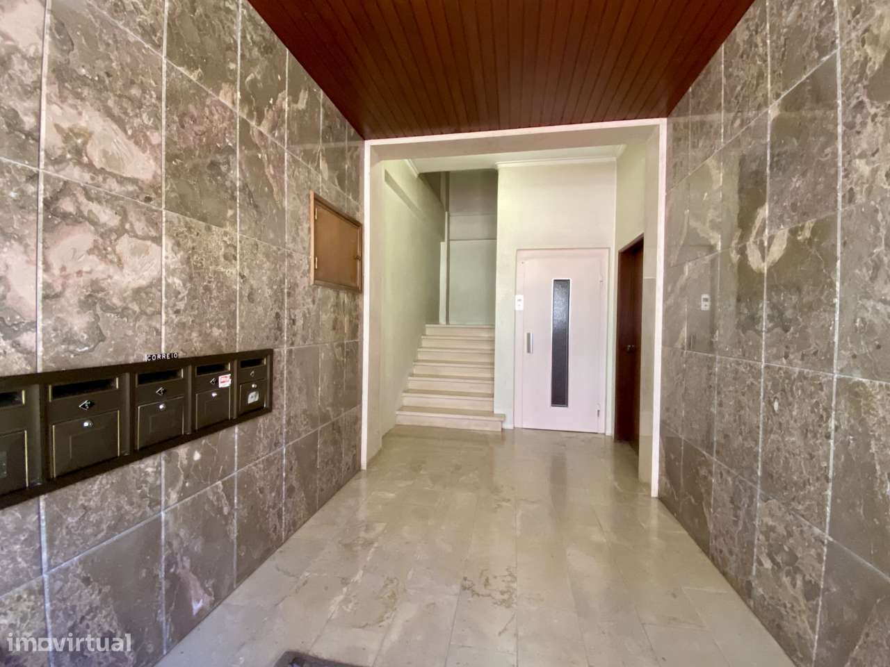 T3 Renovado com Terraço de 95 m²+Garagem + Arrecadação-16