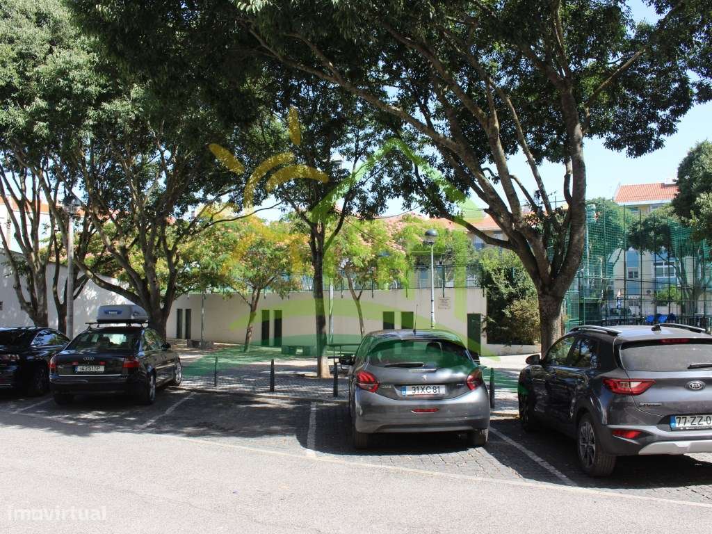 Apartamento T3+2 em Olival Basto - Oportunidade Única com Sótão-44
