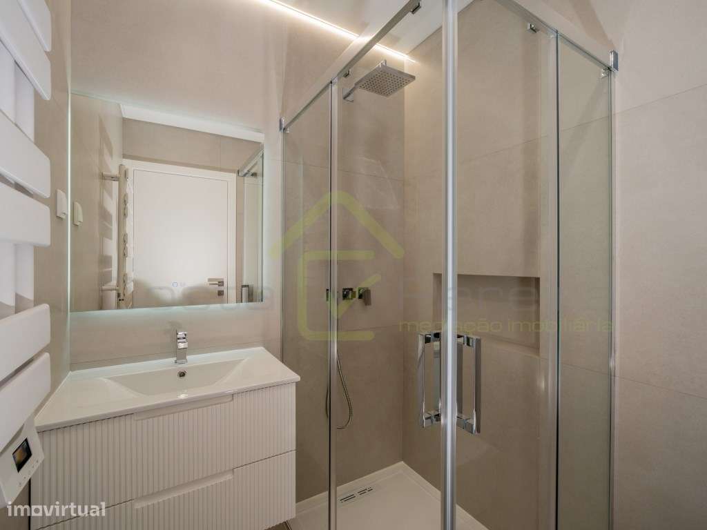 Apartamento T2 como Novo, à entrada de Lisboa.-23