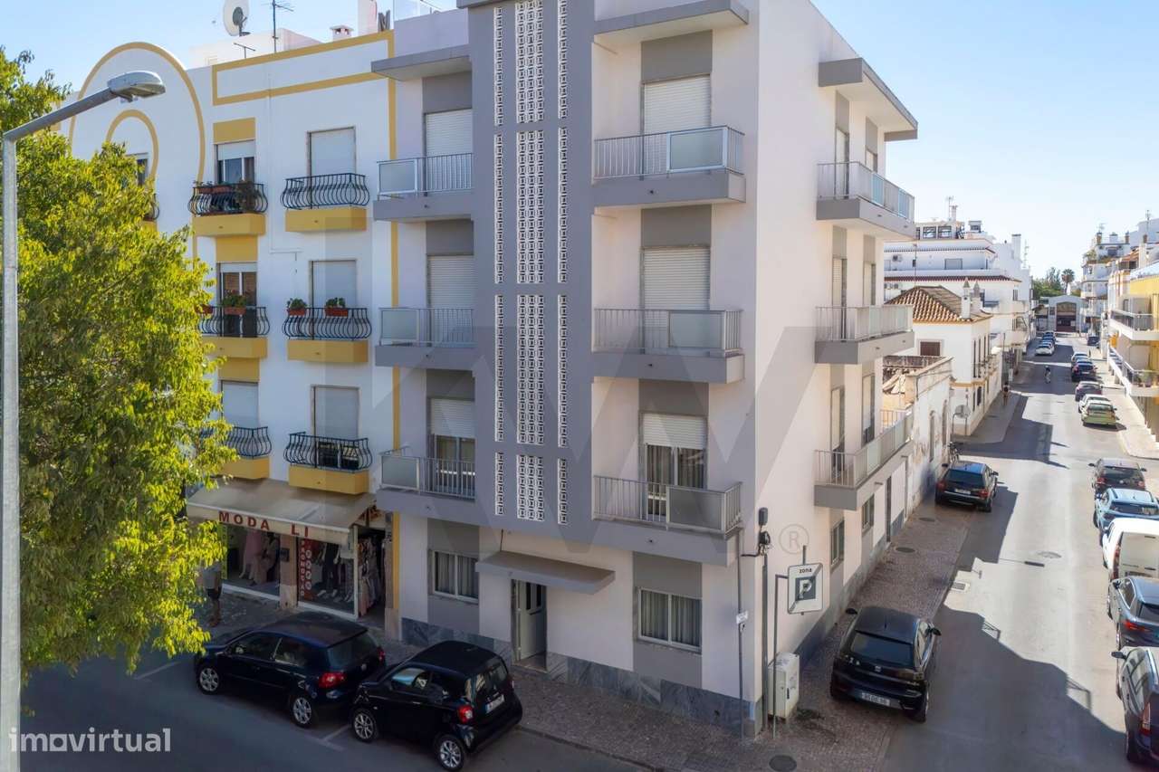 Apartamento T3 com espaço exterior no centro de Vila Real de Santo Ant-40