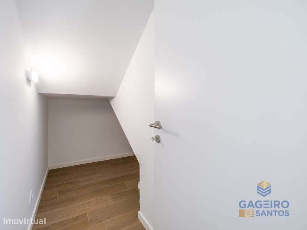 Moradia T4 com piscina, nova e pronta a habitar a 4 km da baía de S...-28