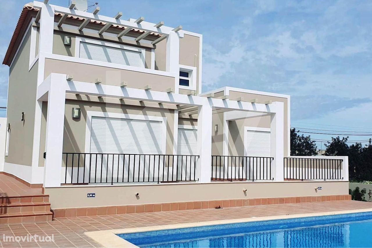 Fantástica Moradia T4 com piscina privada e vista mar - Patã de Cima