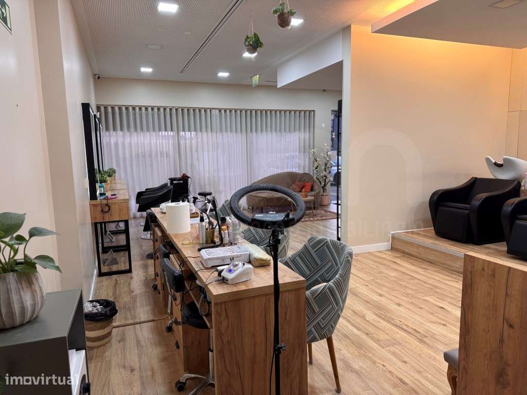 Trespasse Cabeleireiro em Antunes Guimarães - Porto - Grande imagem: 5/18