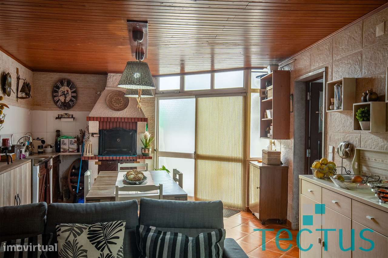 Moradia Geminada T3 na Amoreira - Excelente estado de conservação-8