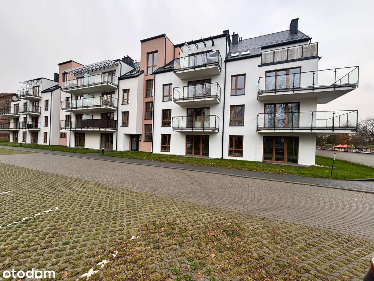 Nowa kawalerka z miejscem postojowym i komórką lokatorską-7