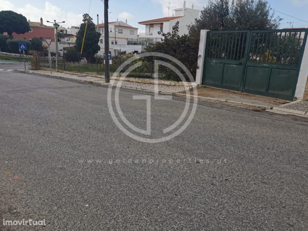 Lote de terreno urbano para construção de moradia em Mont...