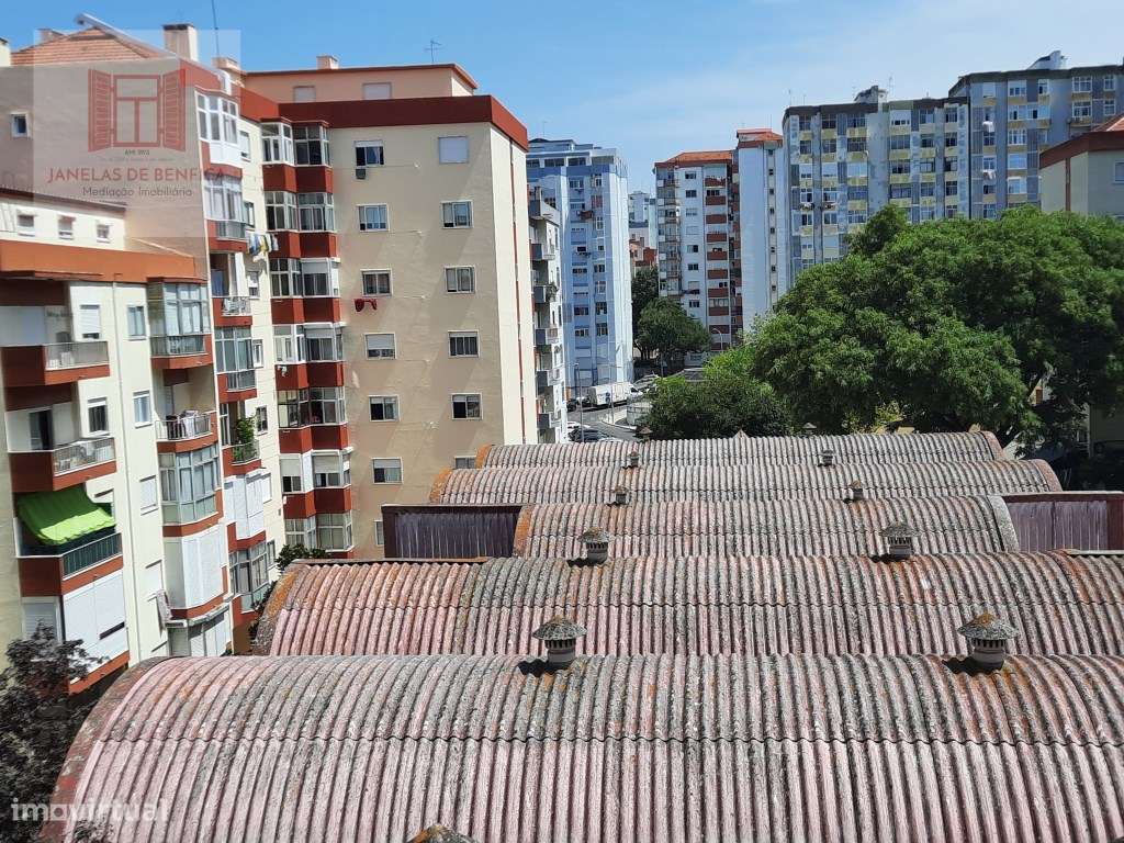 Vende-se T1- Amadora Junto a estação de Comboio e Metro da Reboleira-9