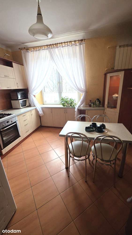 Mieszkanie 3pok. 63m2 z piwnicą+ część strychu St. Huta os. Na Skarpie-0