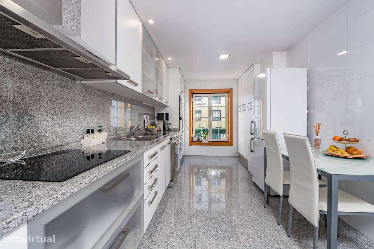 T2 na Urbanização do Neudel em excelente estado.-8