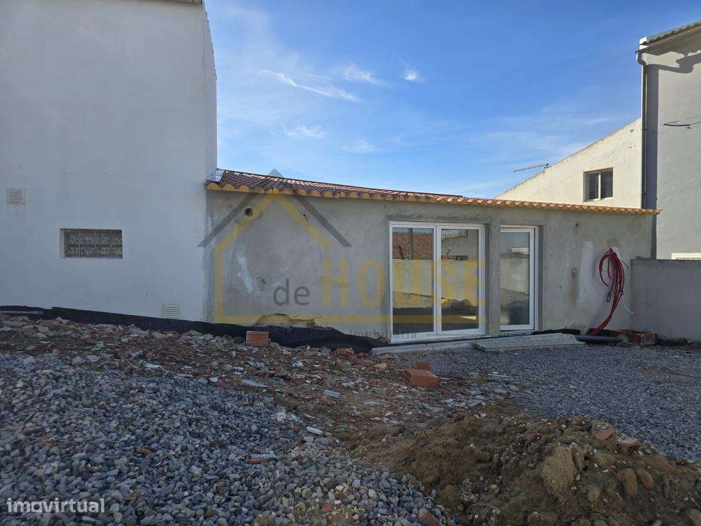 Moradia T3, com espaço exterior perto da Praia-14