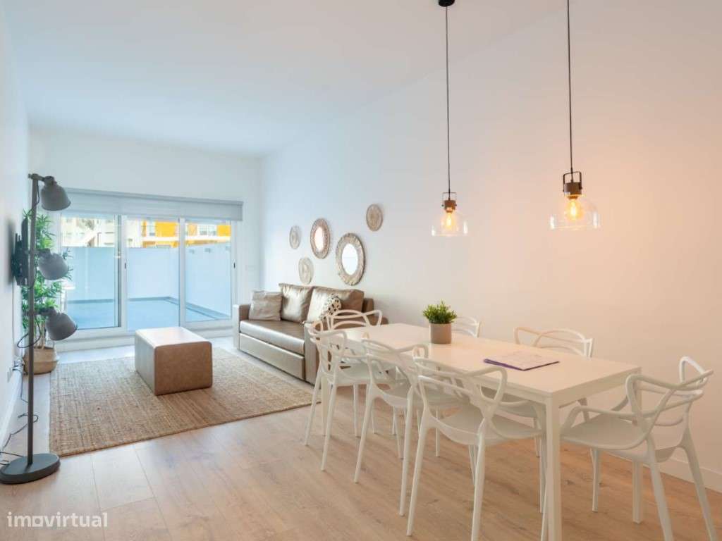 Apartamento T3 renovado, com terraço junto ao Campo Santana - Grande imagem: 3/30