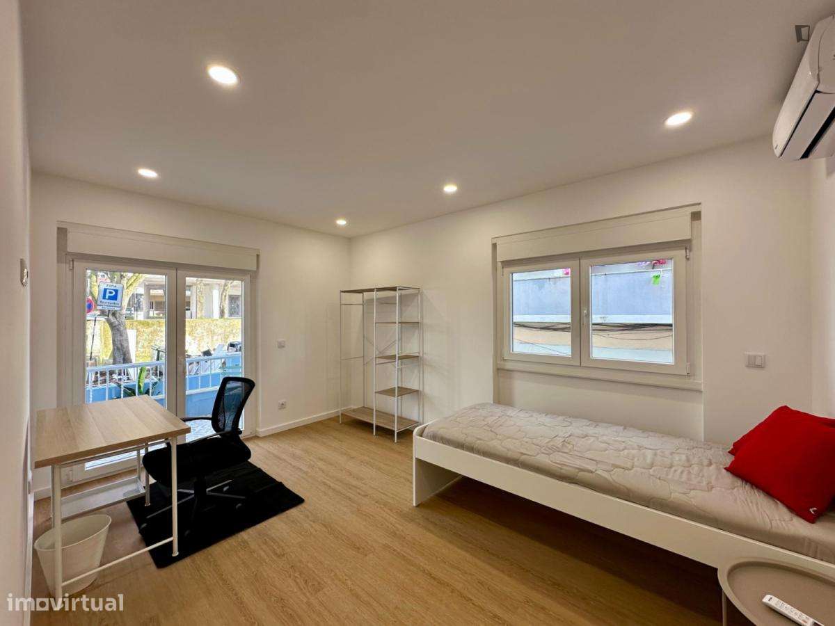 Quarto - localizado em Almada Lisbon - Grande imagem: 2/5