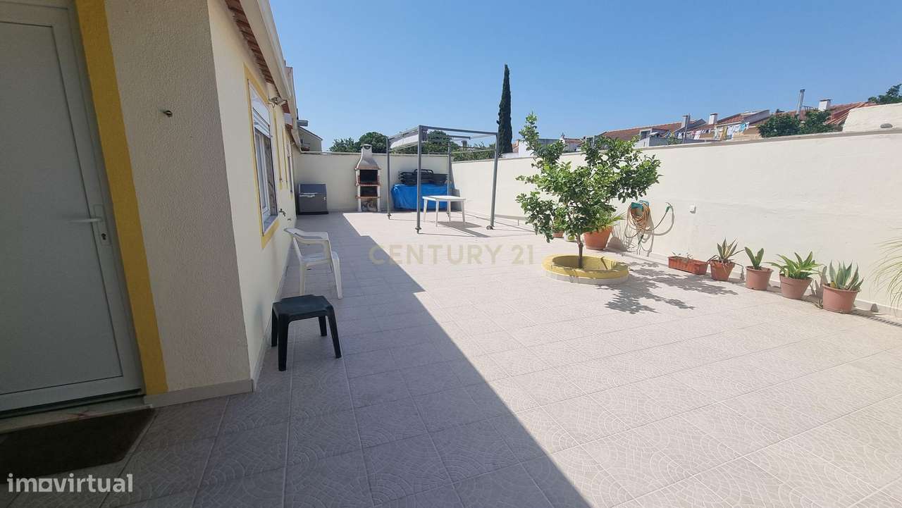 Moradia T4 com 5 assoalhadas, localizada em Arroteias - Alhos Vedros, - Grande imagem: 2/31