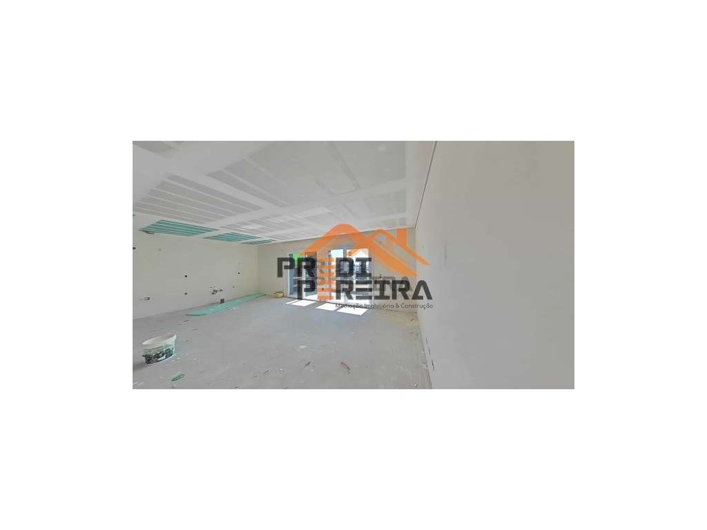 Apartamento T3, localizado em Santo António dos Cavaleiros. - Grande imagem: 4/22